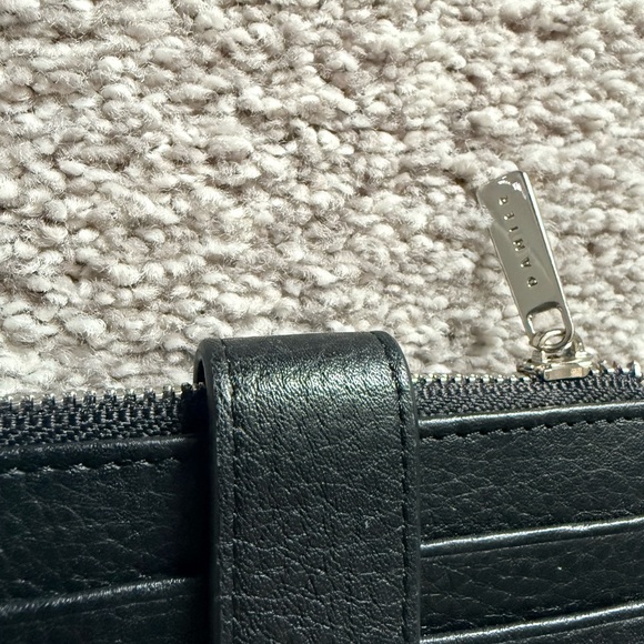 Danier Black Leather Card Holder - Picture 5 of 9